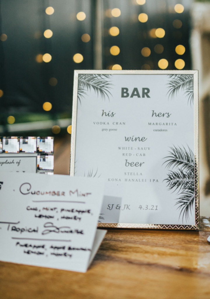 Getränkekarte an der Bar: individuelle Drinks bei der Hochzeit